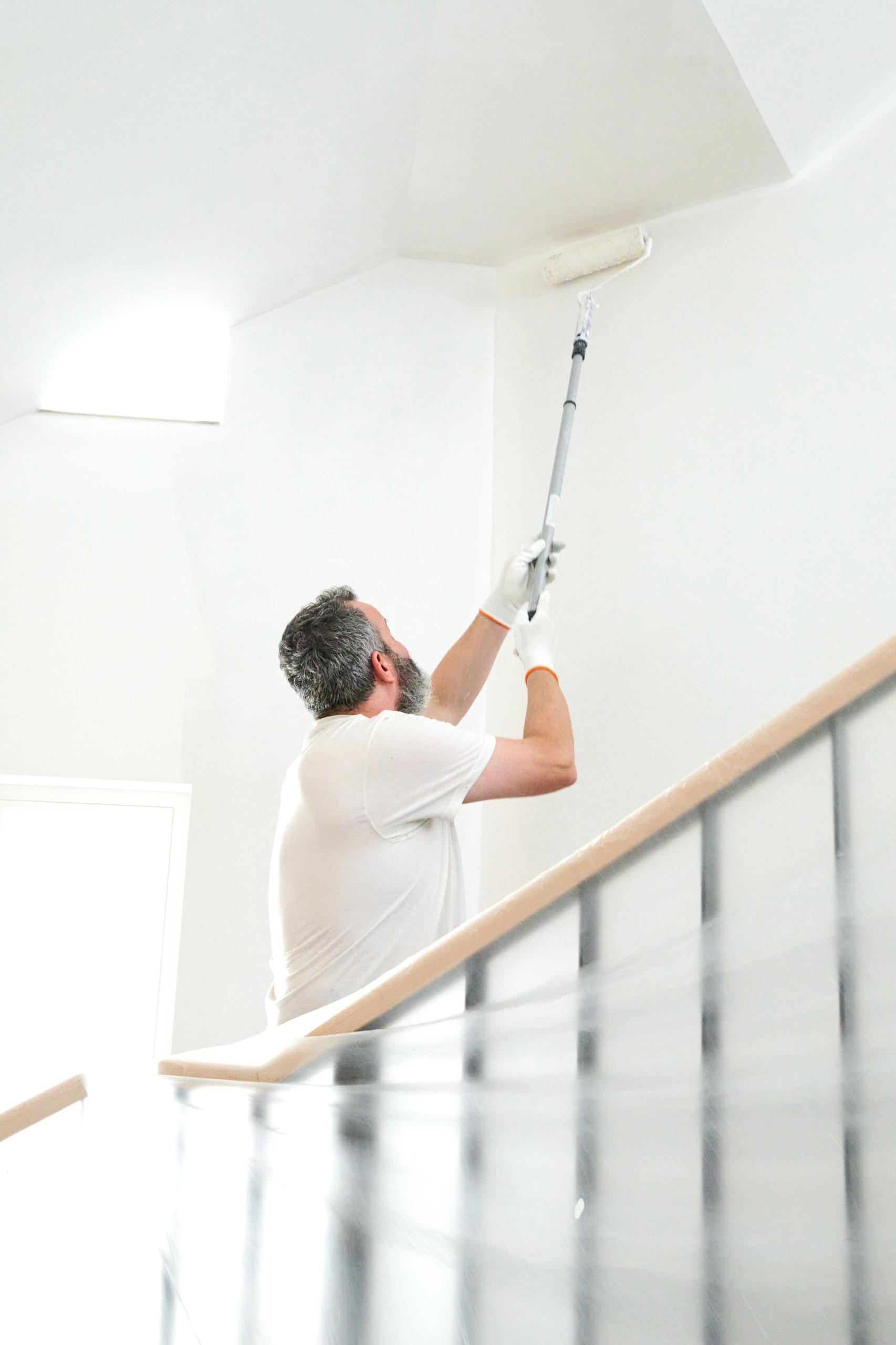 Trapphusmålning vid fastighet i Västerås